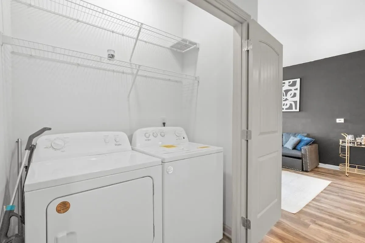 Upscale King 2Br Suite Mins To Uptown Charlotte