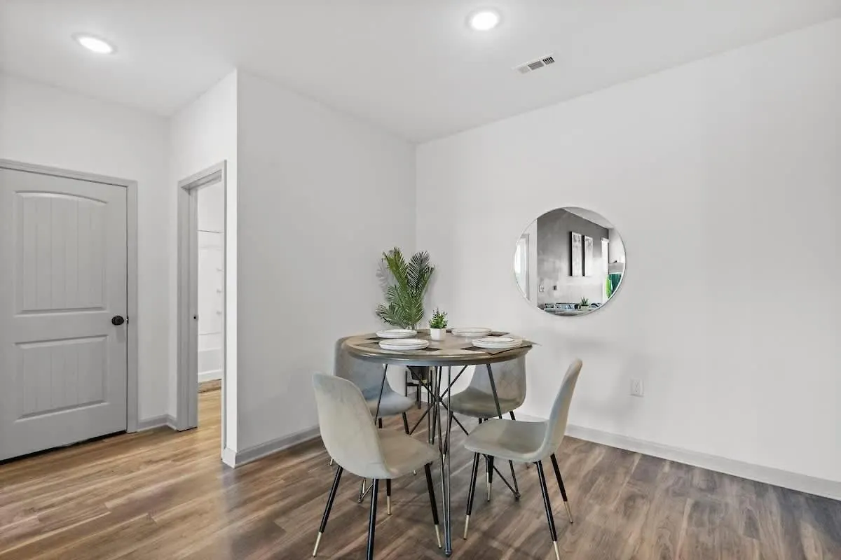 Upscale King 2Br Suite Mins To Uptown Charlotte